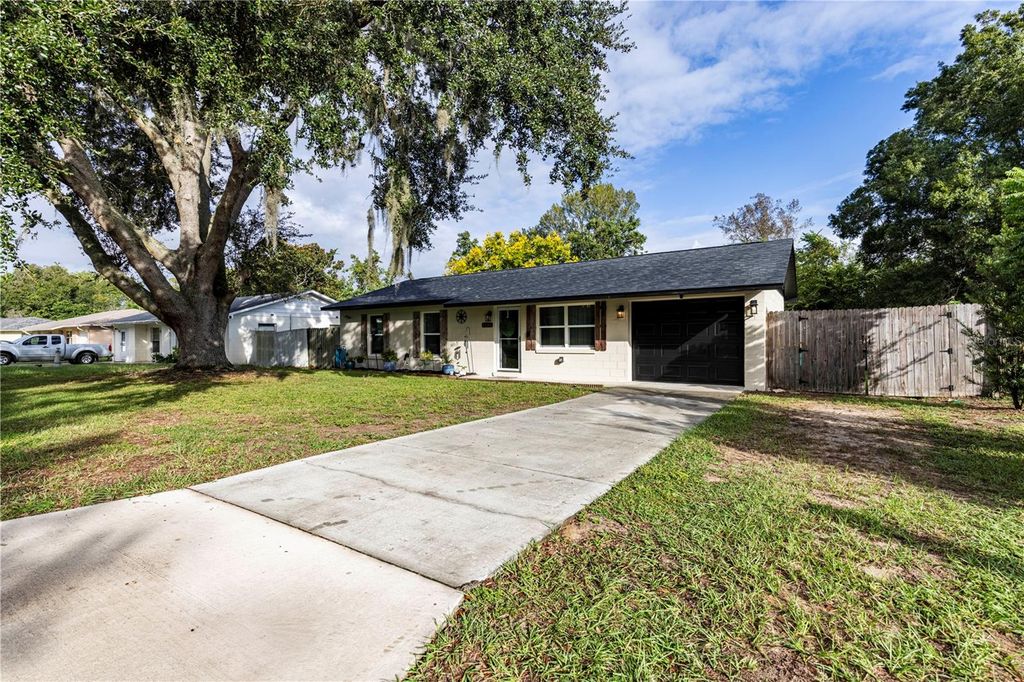 Photo of 1240 Cedar Avenue, Tavares, FL 32778 (MLS # G5103013)