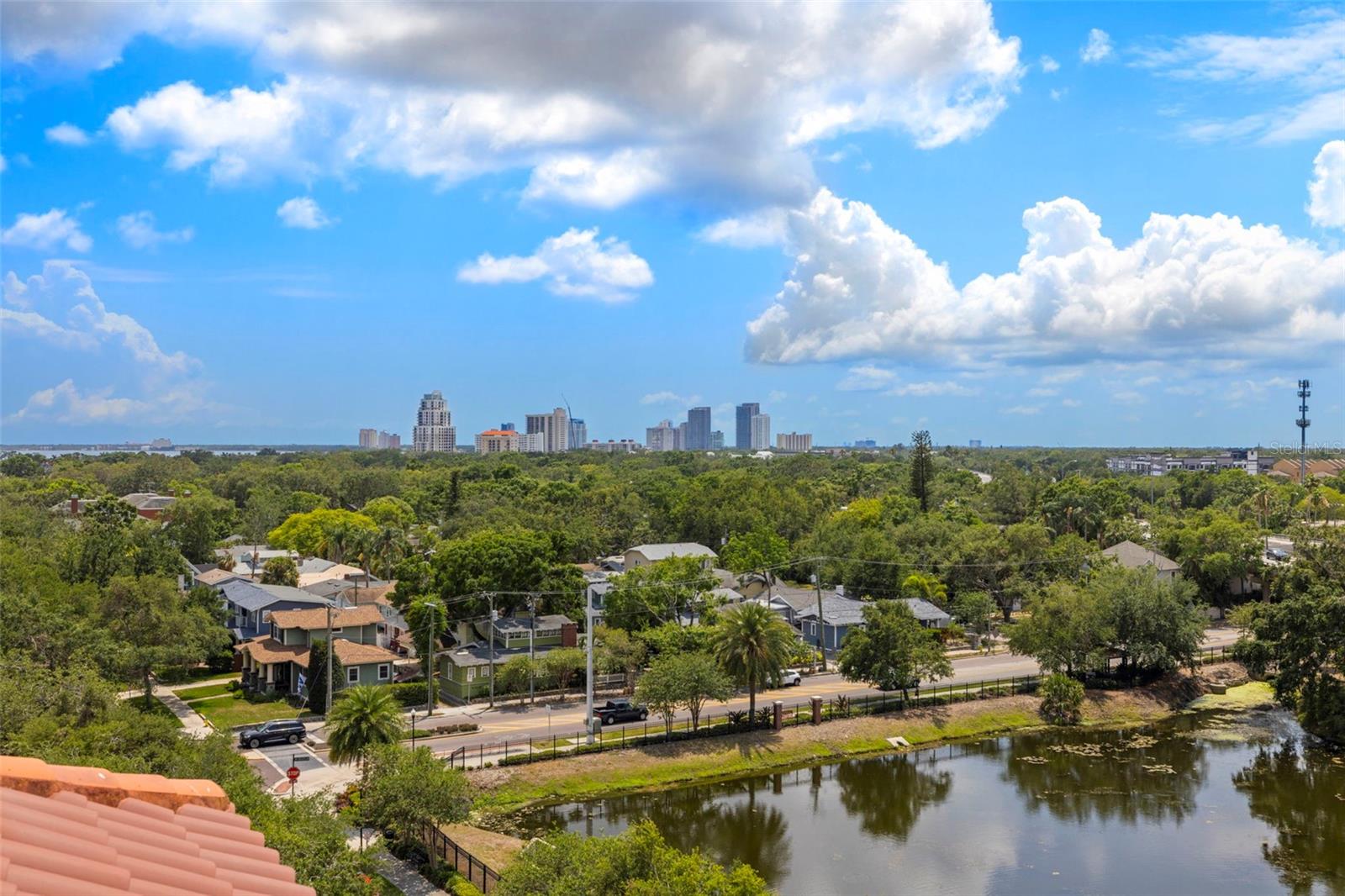 THE VALENCIA IN OLD HYDE PARK - Residential Lease