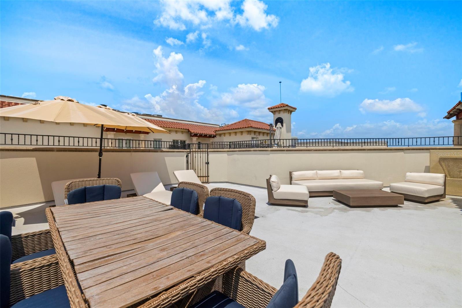 THE VALENCIA IN OLD HYDE PARK - Residential Lease