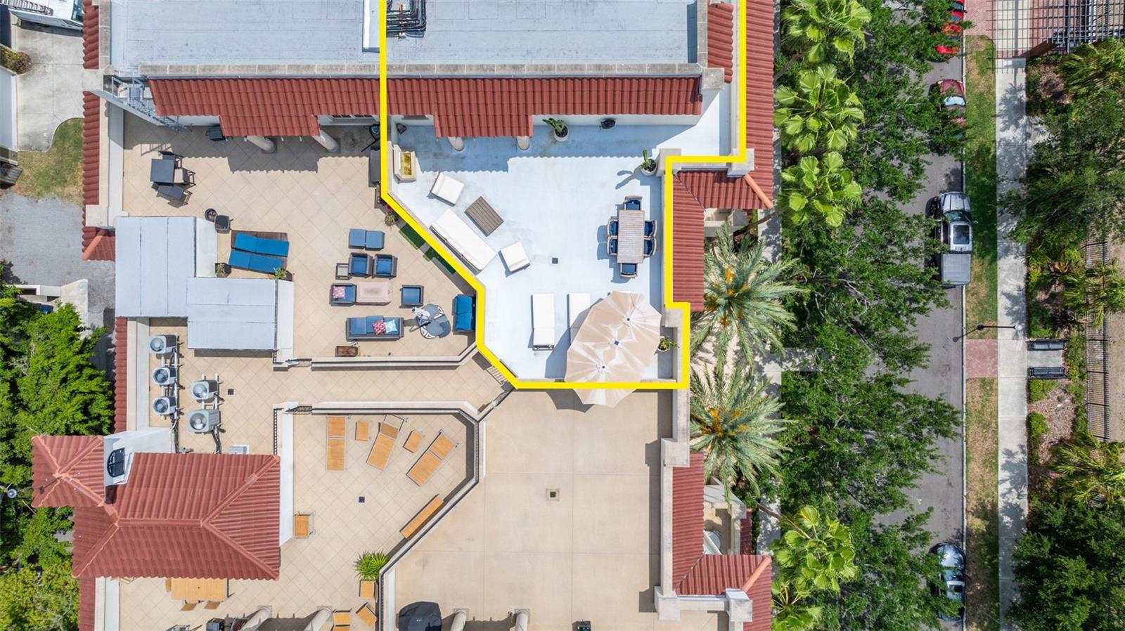 THE VALENCIA IN OLD HYDE PARK - Residential Lease