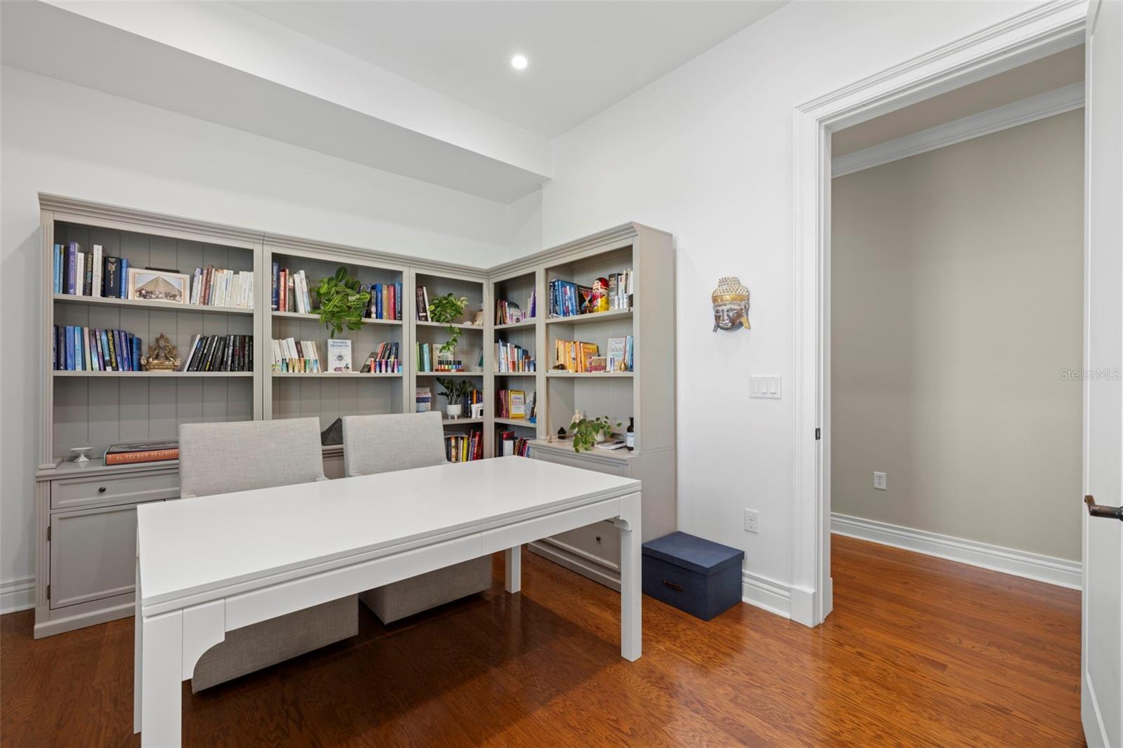 THE VALENCIA IN OLD HYDE PARK - Residential Lease