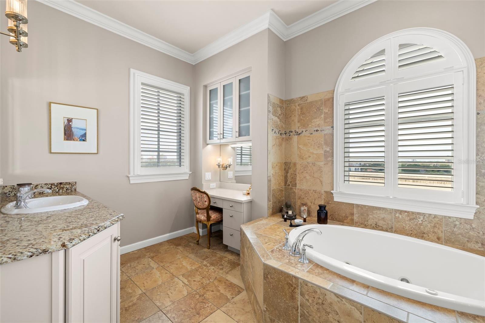 THE VALENCIA IN OLD HYDE PARK - Residential Lease