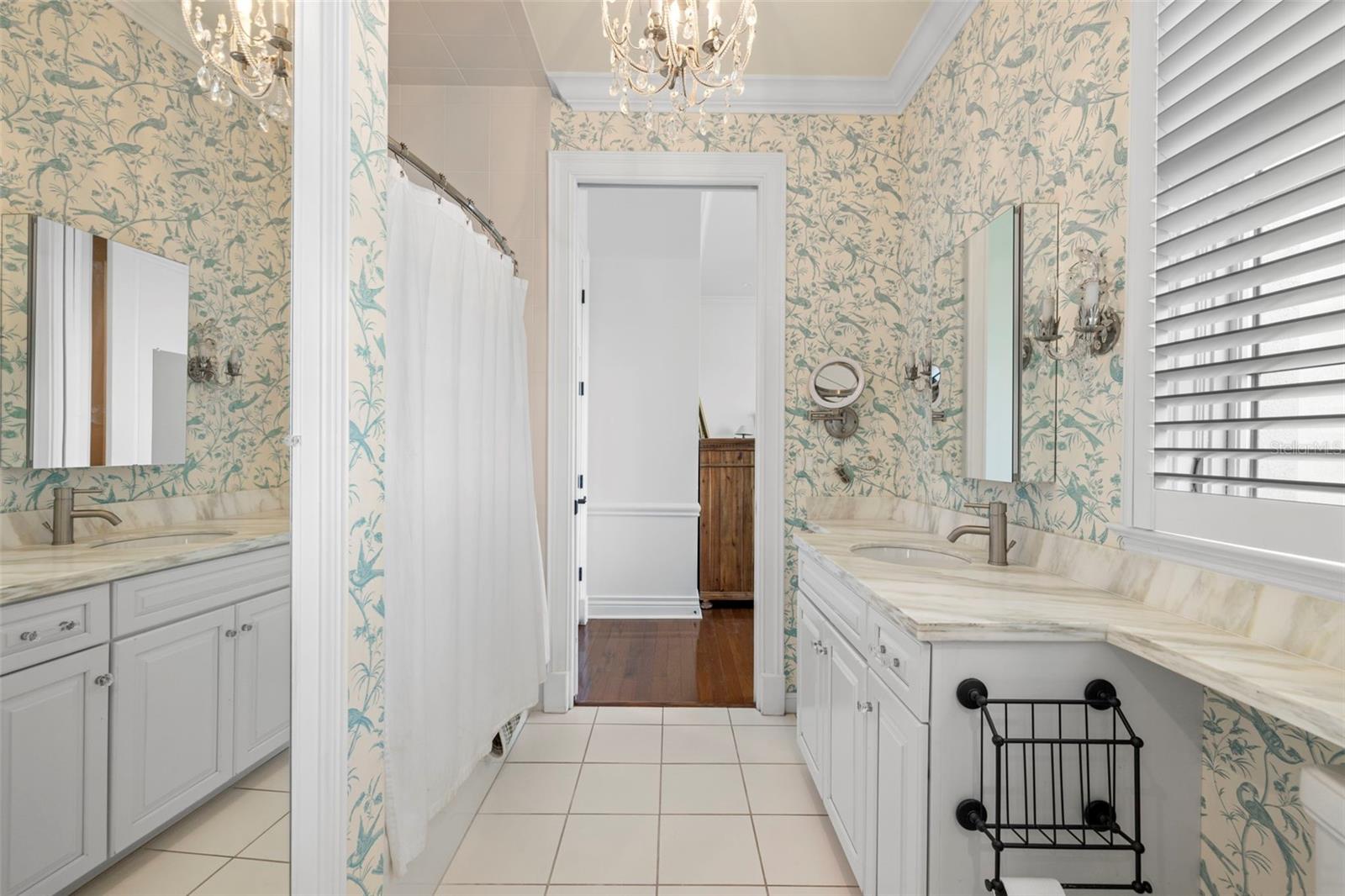 THE VALENCIA IN OLD HYDE PARK - Residential Lease