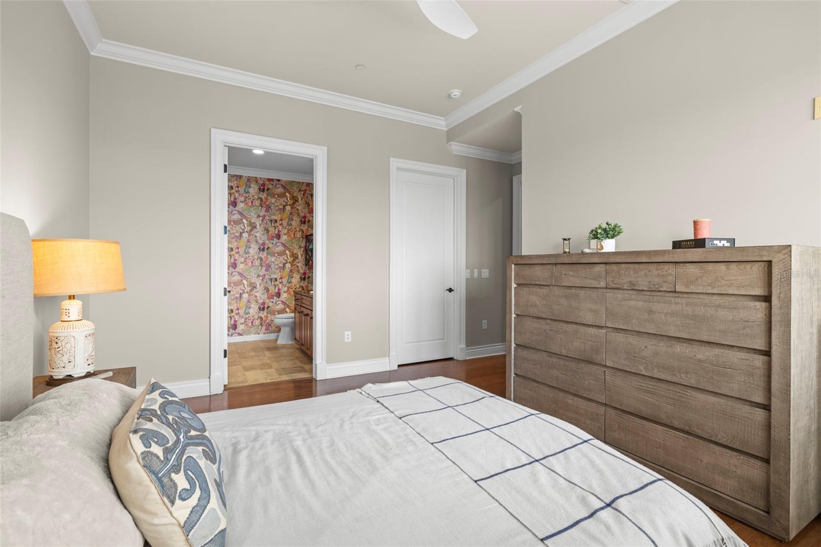 THE VALENCIA IN OLD HYDE PARK - Residential Lease