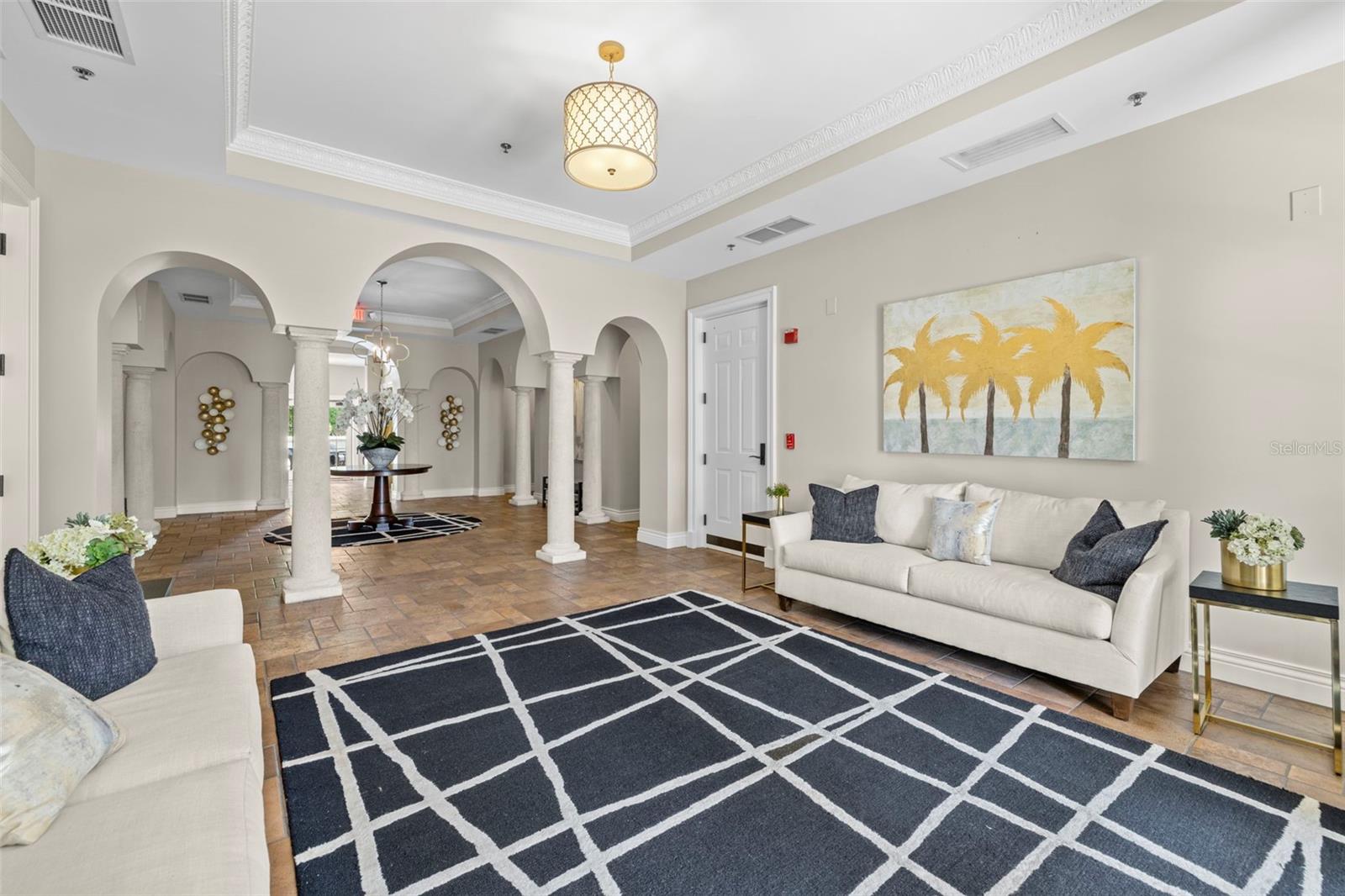 THE VALENCIA IN OLD HYDE PARK - Residential Lease