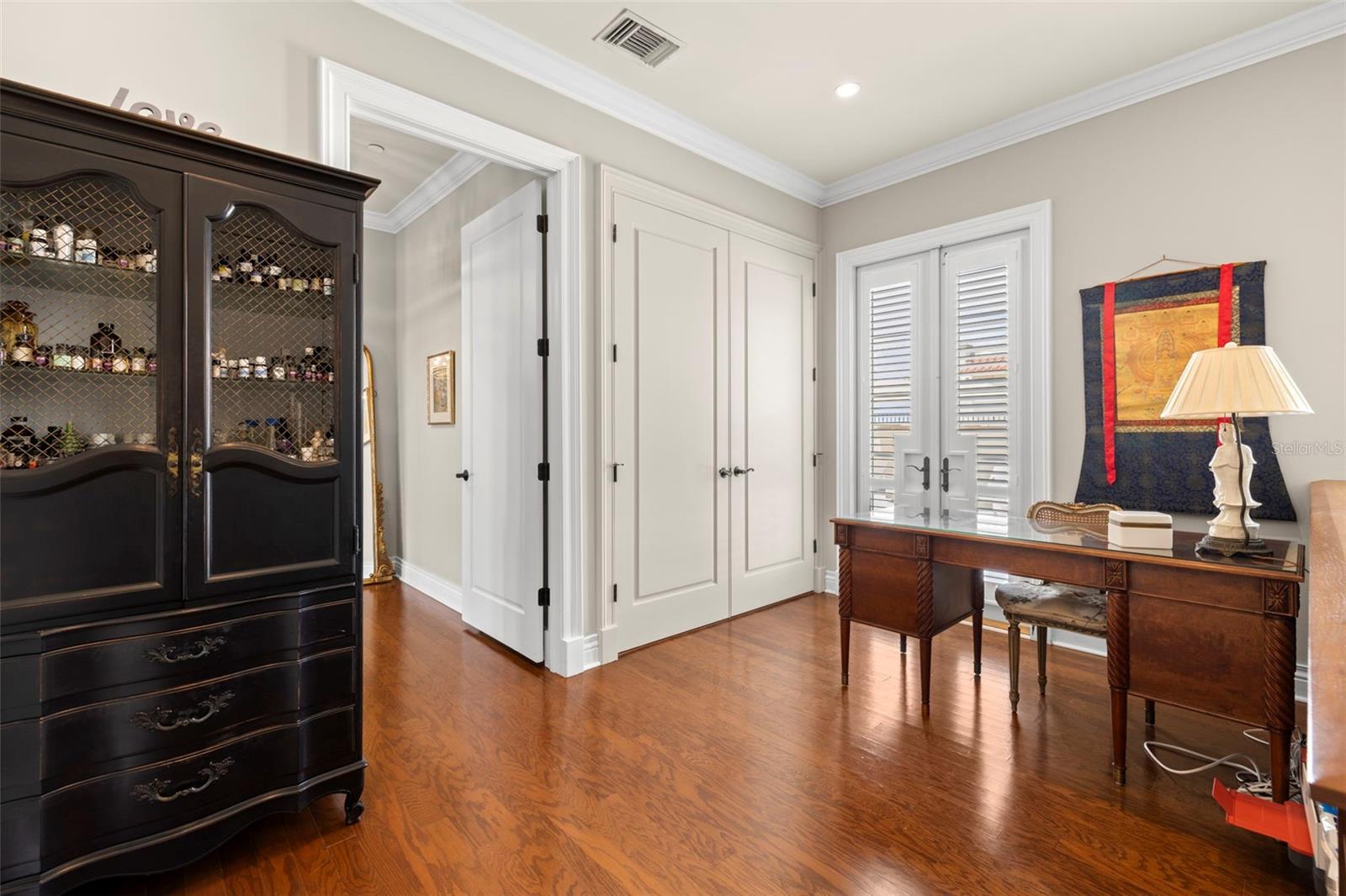 THE VALENCIA IN OLD HYDE PARK - Residential Lease