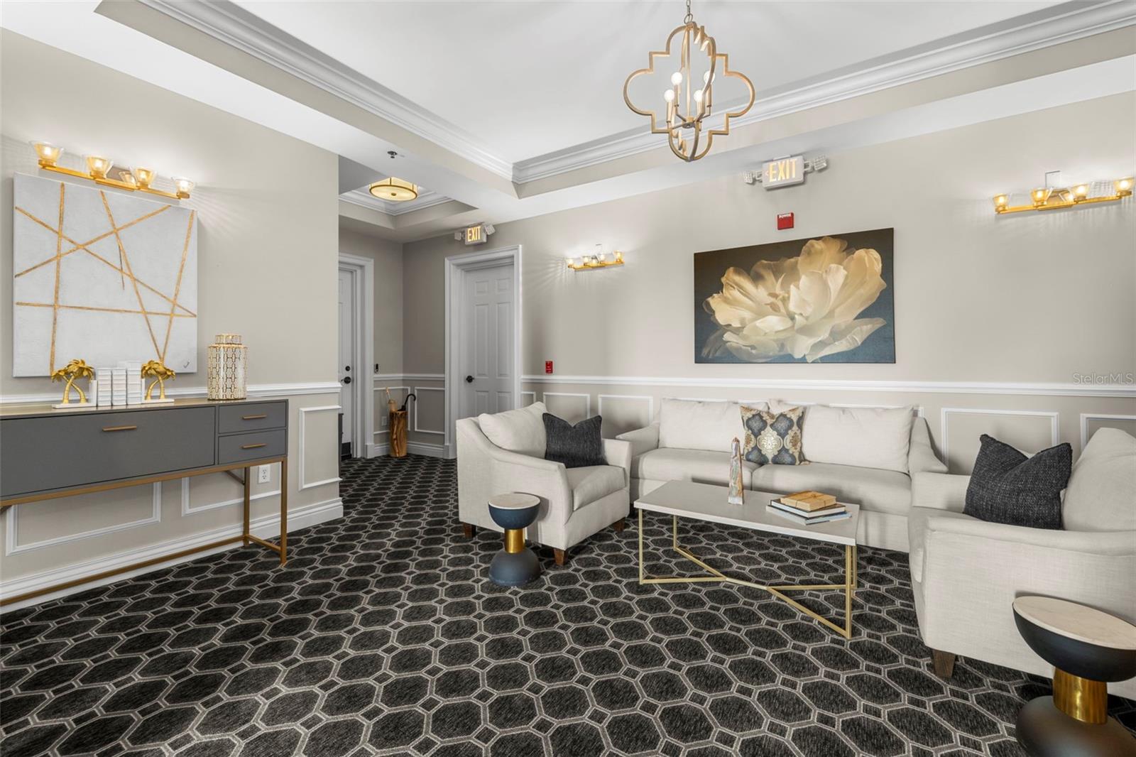 THE VALENCIA IN OLD HYDE PARK - Residential Lease