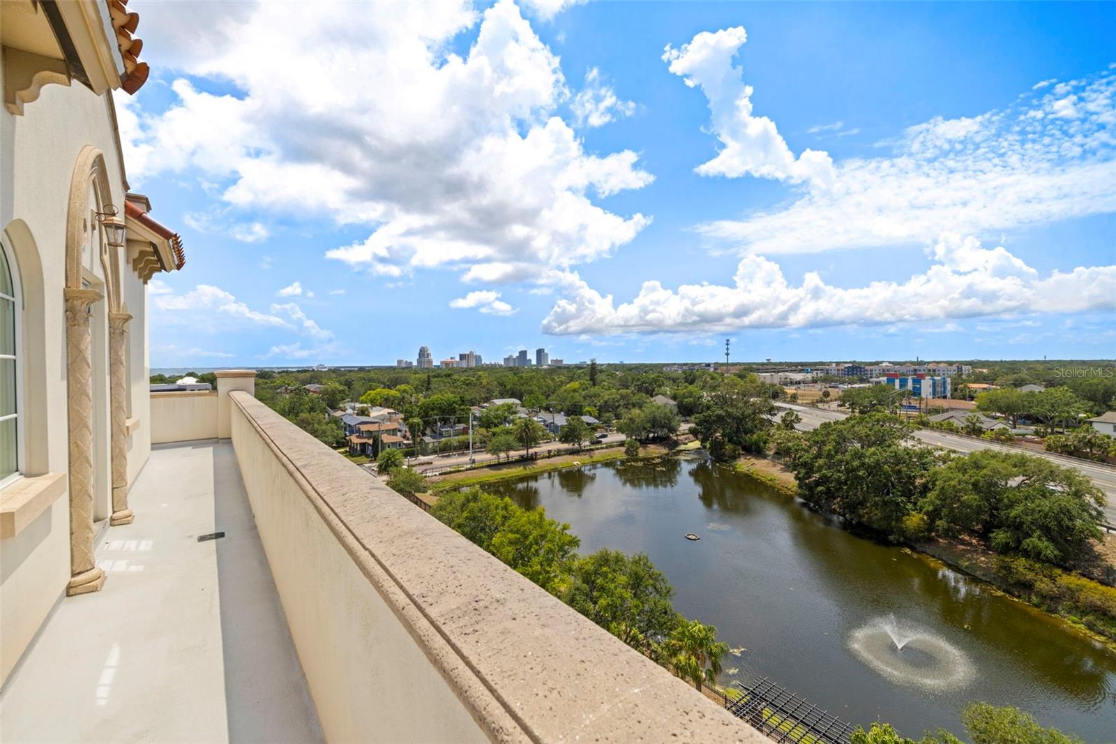 THE VALENCIA IN OLD HYDE PARK - Residential Lease