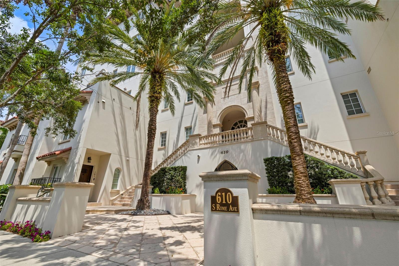 THE VALENCIA IN OLD HYDE PARK - Residential Lease