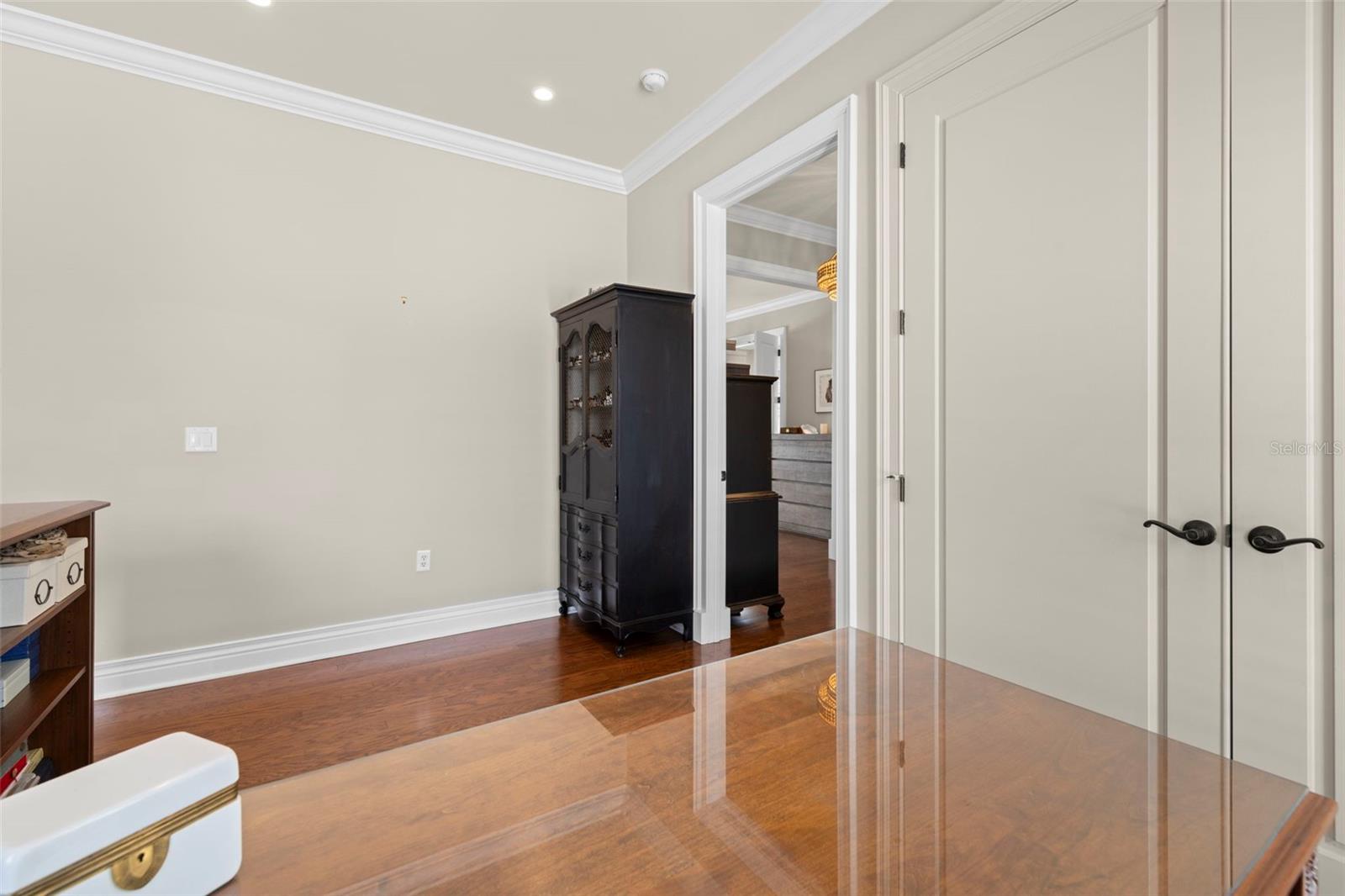 THE VALENCIA IN OLD HYDE PARK - Residential Lease