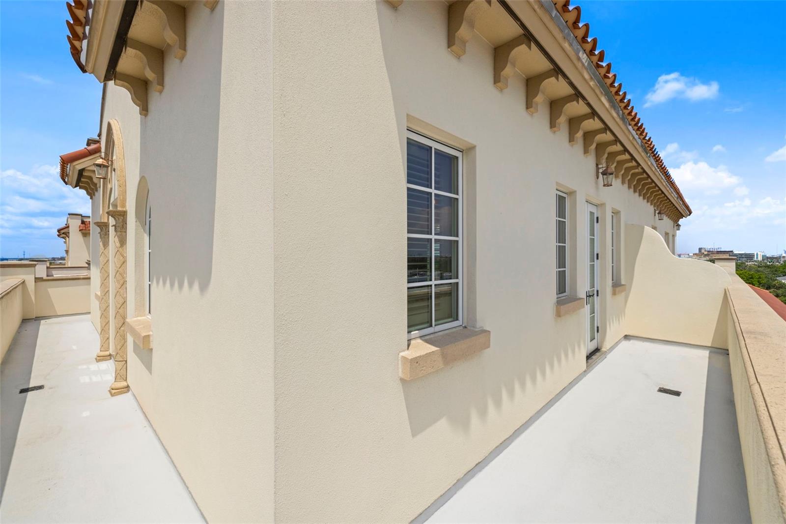 THE VALENCIA IN OLD HYDE PARK - Residential Lease