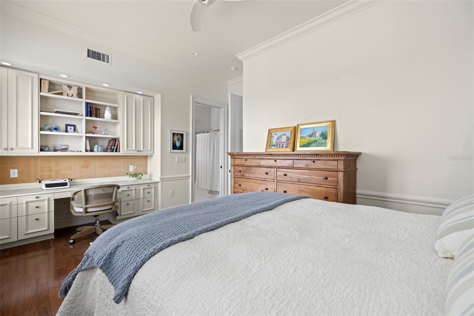 THE VALENCIA IN OLD HYDE PARK - Residential Lease