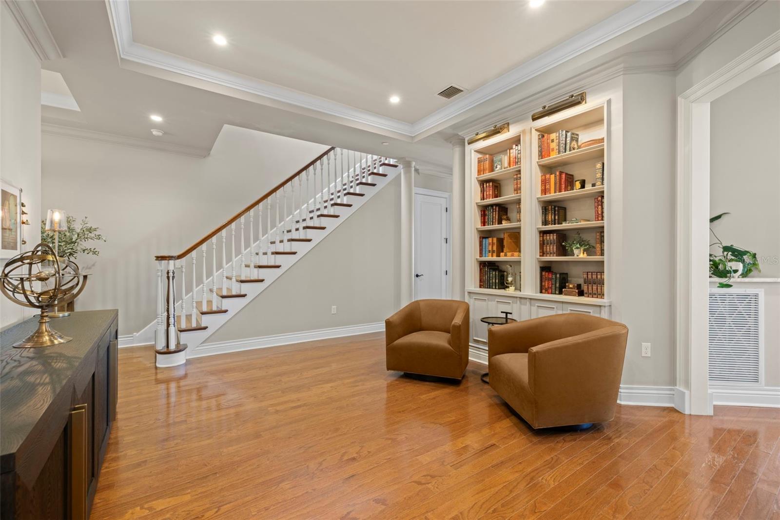 THE VALENCIA IN OLD HYDE PARK - Residential Lease