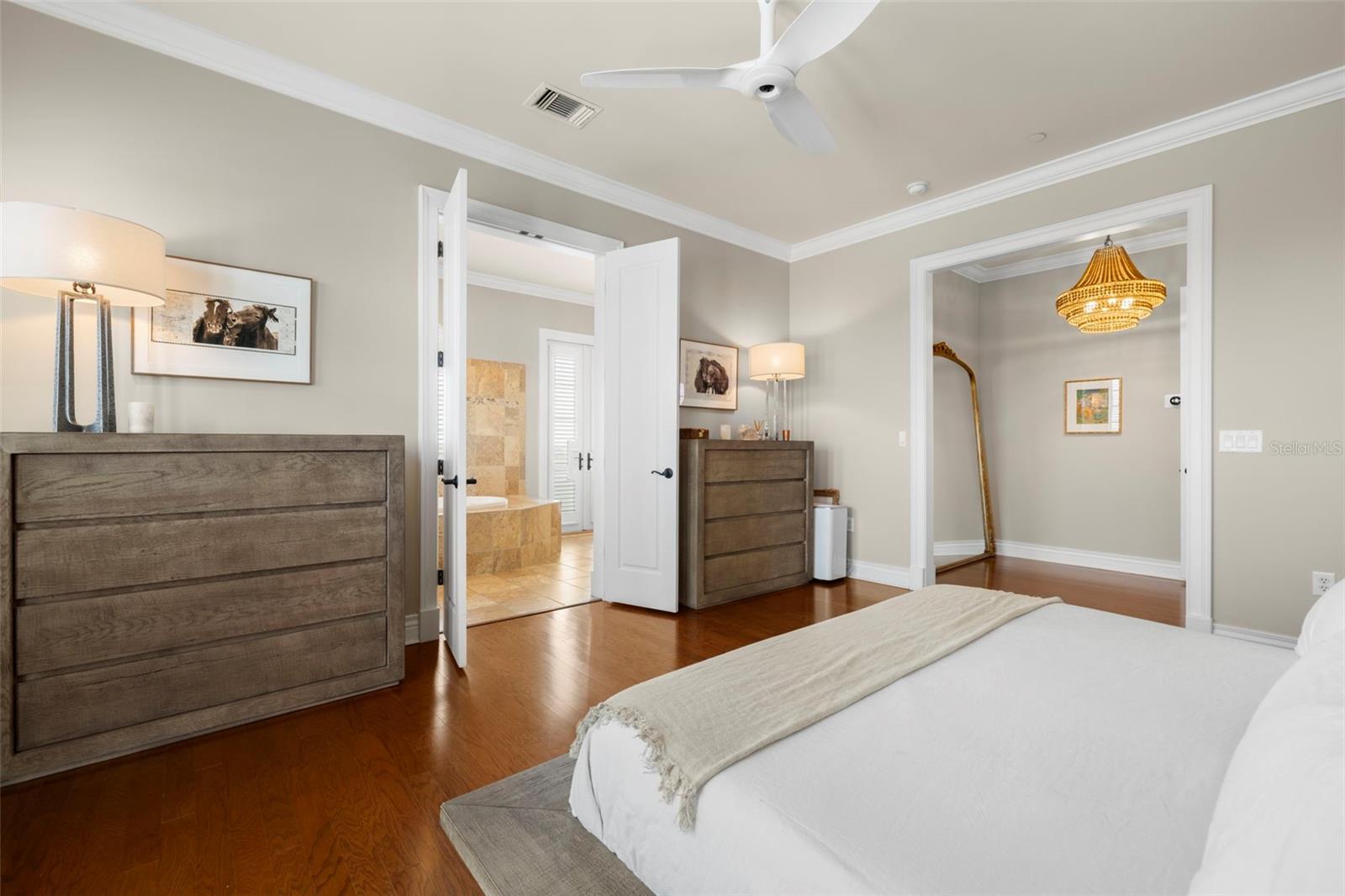 THE VALENCIA IN OLD HYDE PARK - Residential Lease