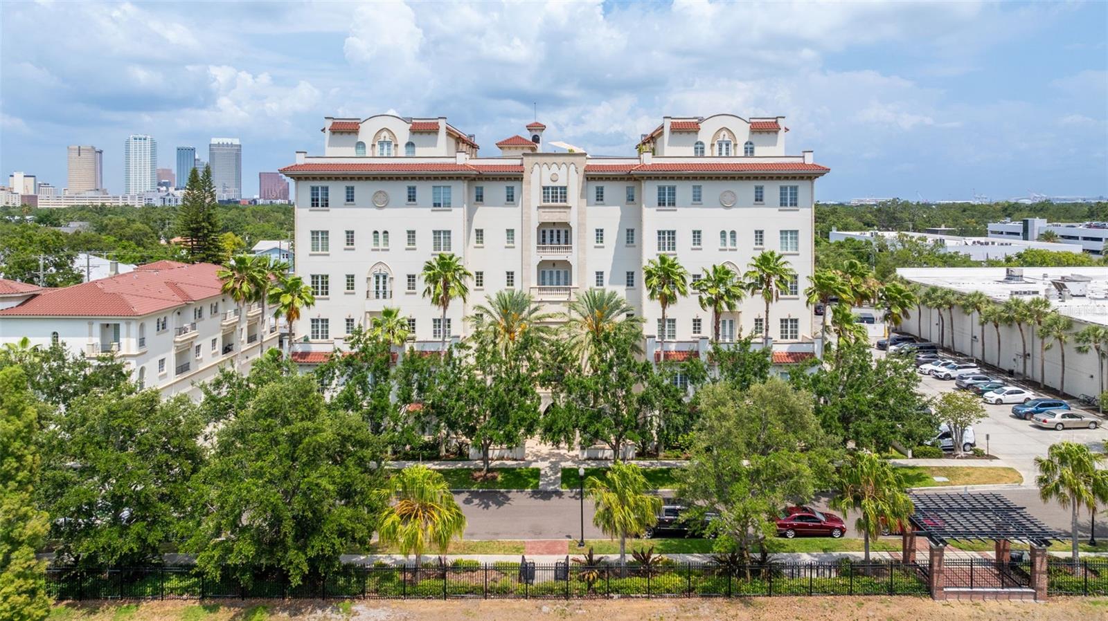 THE VALENCIA IN OLD HYDE PARK - Residential Lease