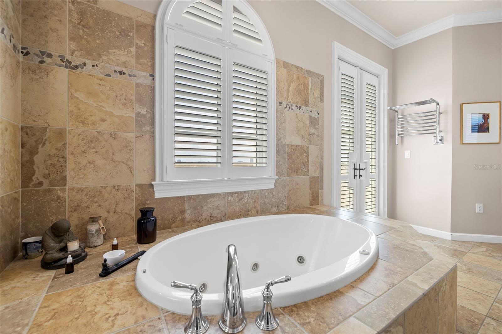 THE VALENCIA IN OLD HYDE PARK - Residential Lease