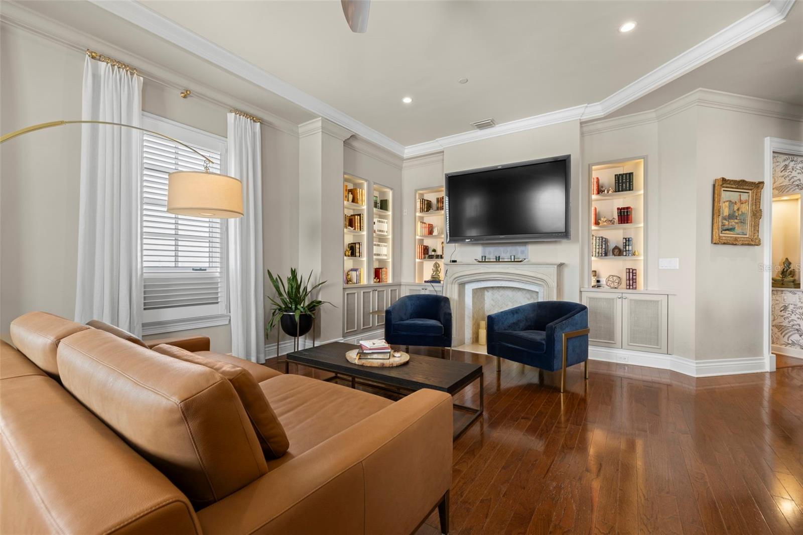 THE VALENCIA IN OLD HYDE PARK - Residential Lease