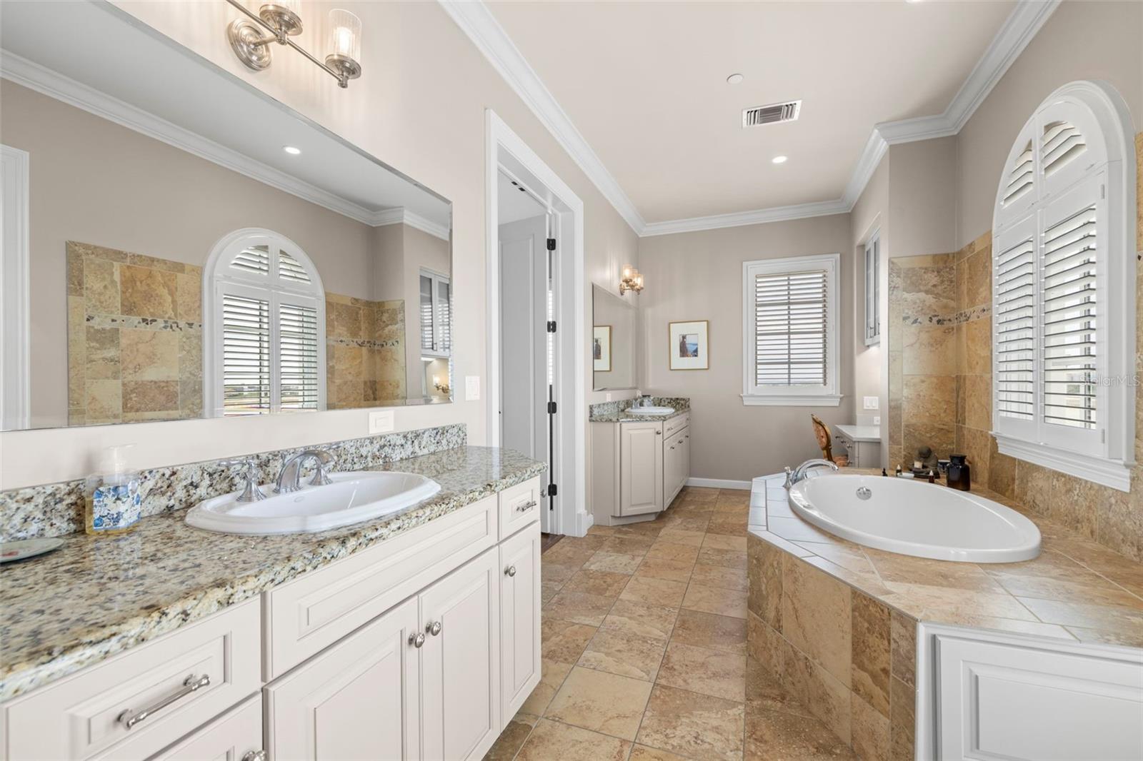 THE VALENCIA IN OLD HYDE PARK - Residential Lease