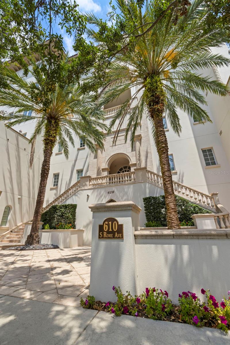 THE VALENCIA IN OLD HYDE PARK - Residential Lease