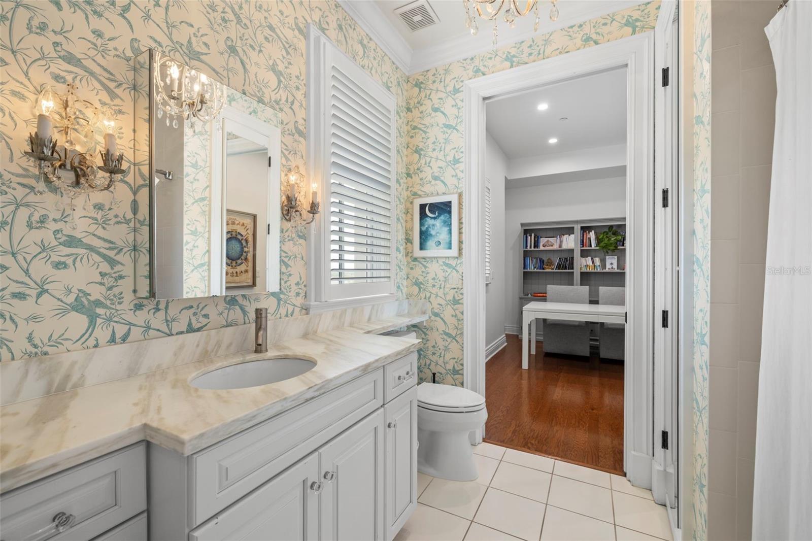 THE VALENCIA IN OLD HYDE PARK - Residential Lease