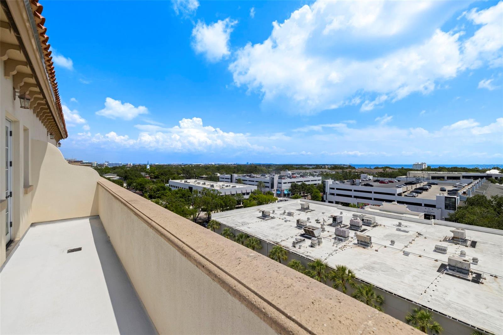 THE VALENCIA IN OLD HYDE PARK - Residential Lease