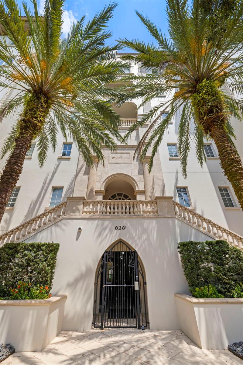 THE VALENCIA IN OLD HYDE PARK - Residential Lease