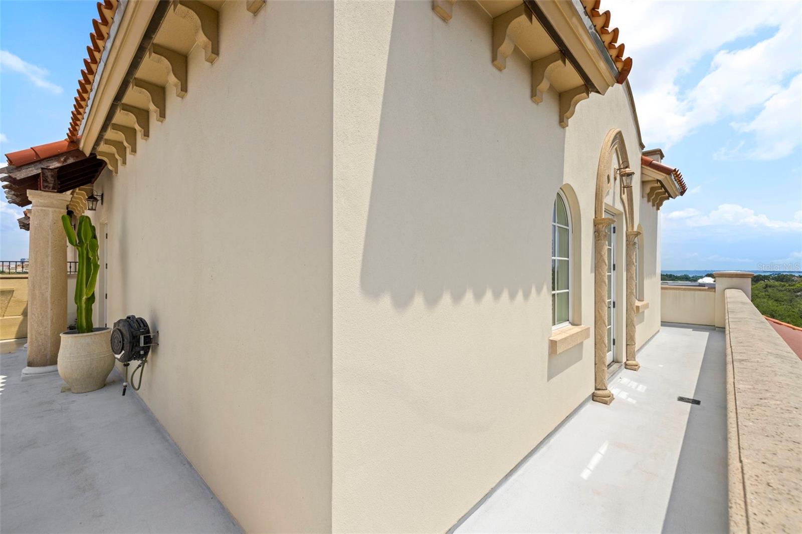 THE VALENCIA IN OLD HYDE PARK - Residential Lease