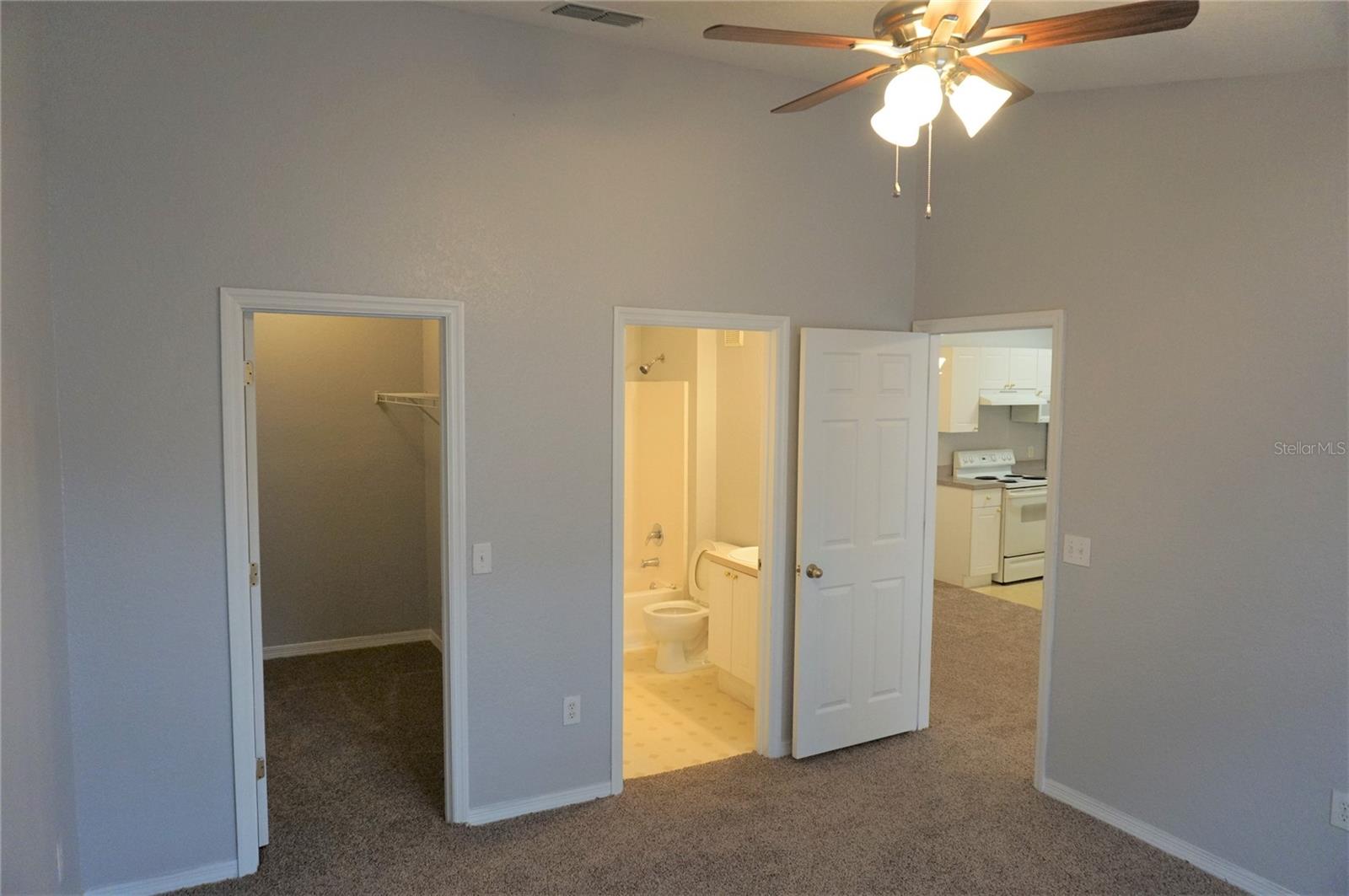 CRESCENT PLACE AT LAKE LOTUS CONDOMINIUM - Residential Lease