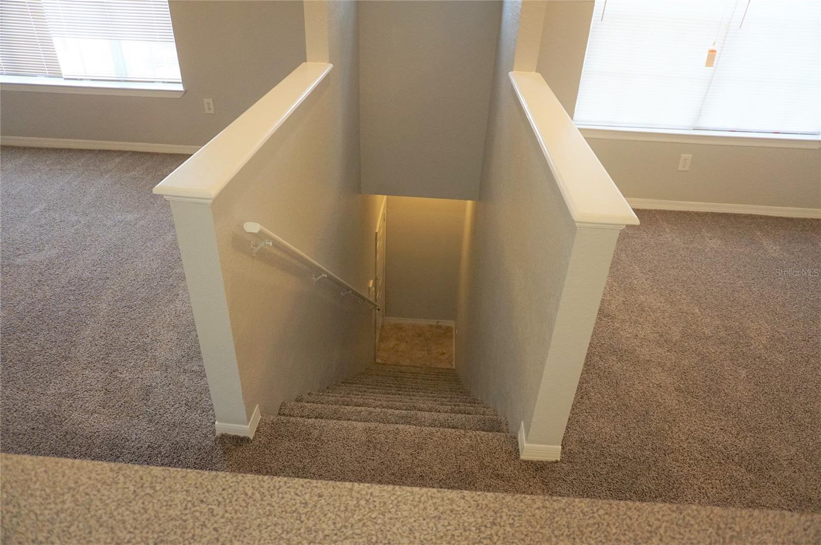 CRESCENT PLACE AT LAKE LOTUS CONDOMINIUM - Residential Lease