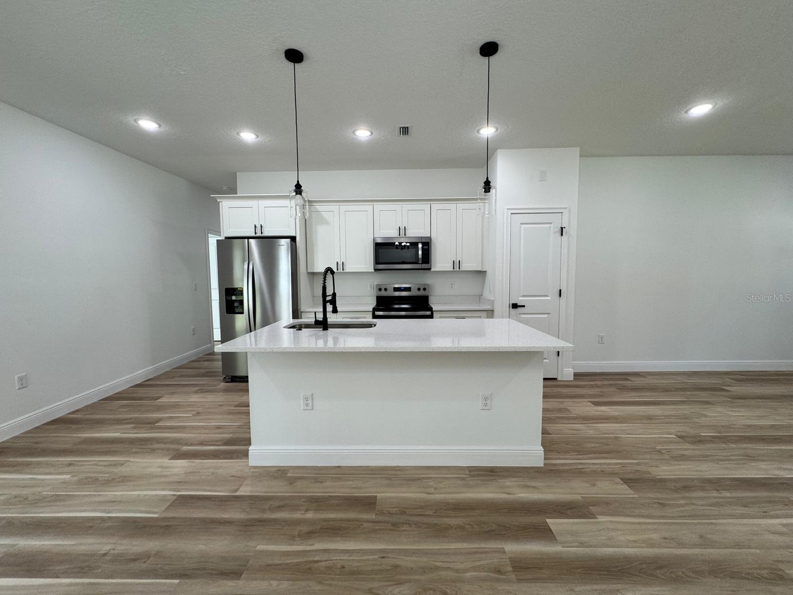 8419 N SAXON WAY