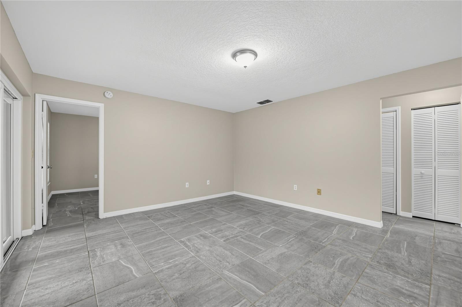 523 HUNTER CIRCLE