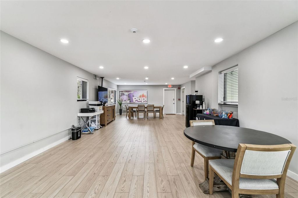 Photo of 830 W Kennedy Boulevard, Tampa, FL 33606 (MLS # TB8447304)