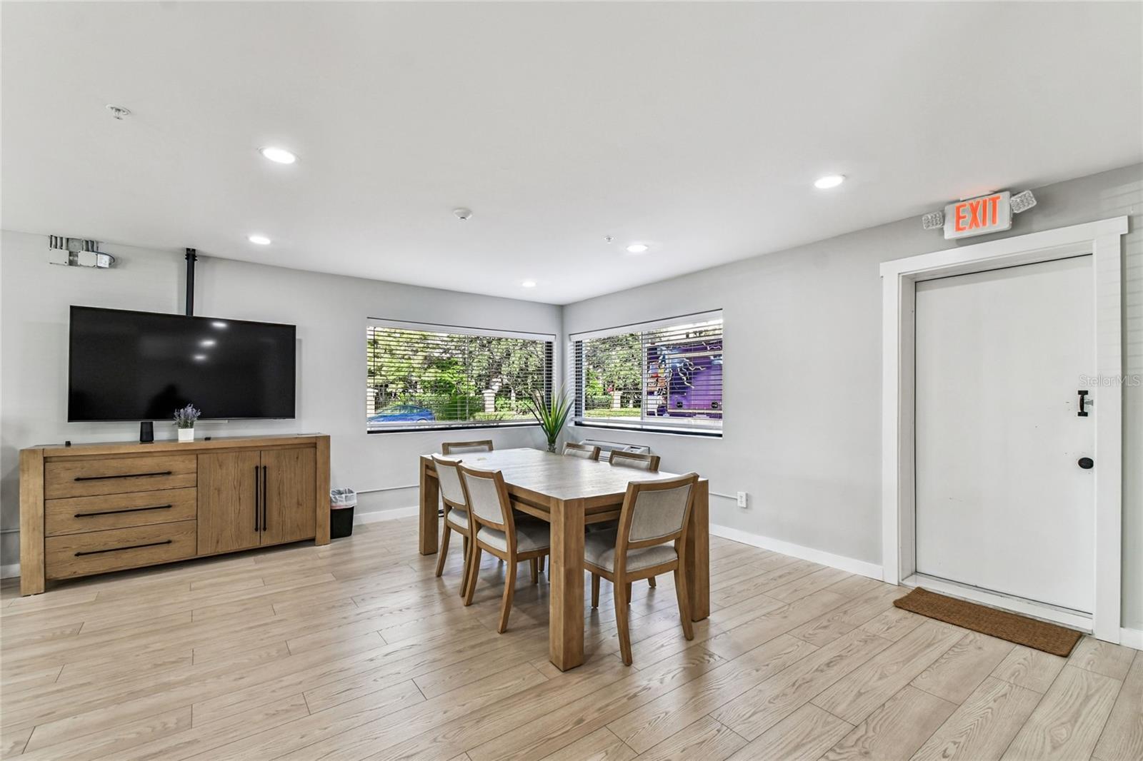 WASHINGTONS - Commercial Lease