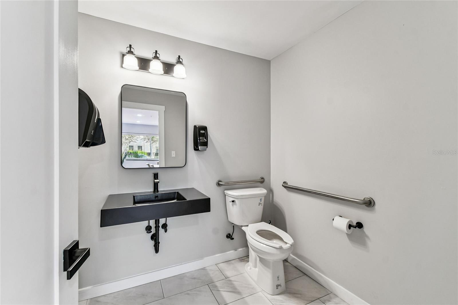 WASHINGTONS - Commercial Lease