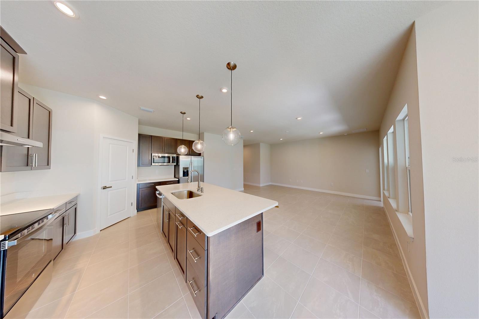 10127 ZENNIA LANE