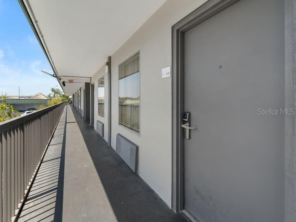 Photo of 7150 N Tamiami Trail #S-613, Sarasota, FL 34243 (MLS # A4671328)