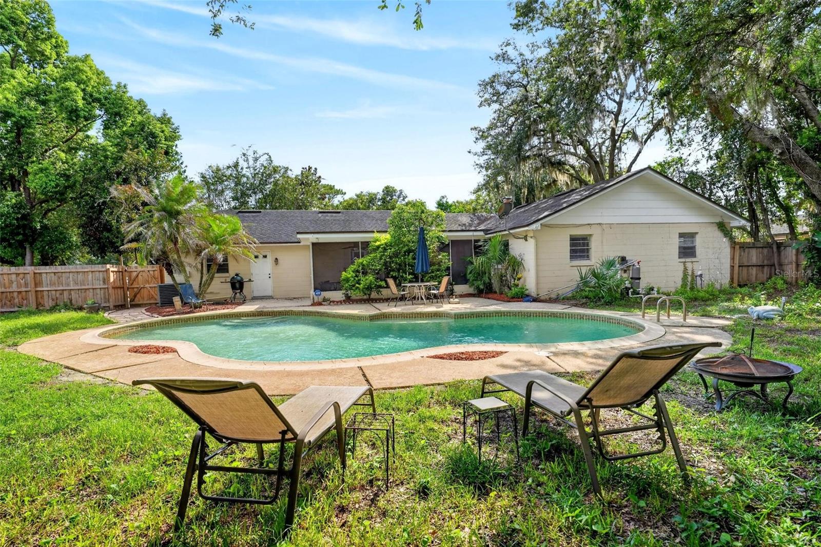 209 ROYAL OAKS CIRCLE