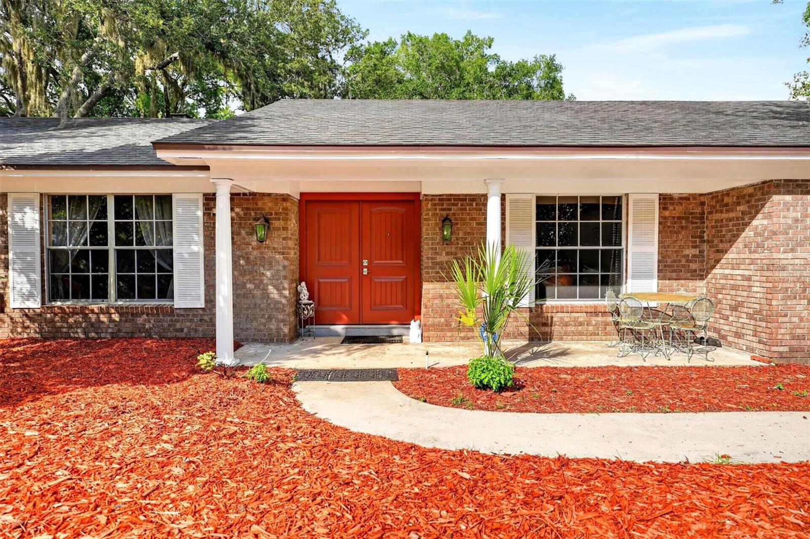 209 ROYAL OAKS CIRCLE