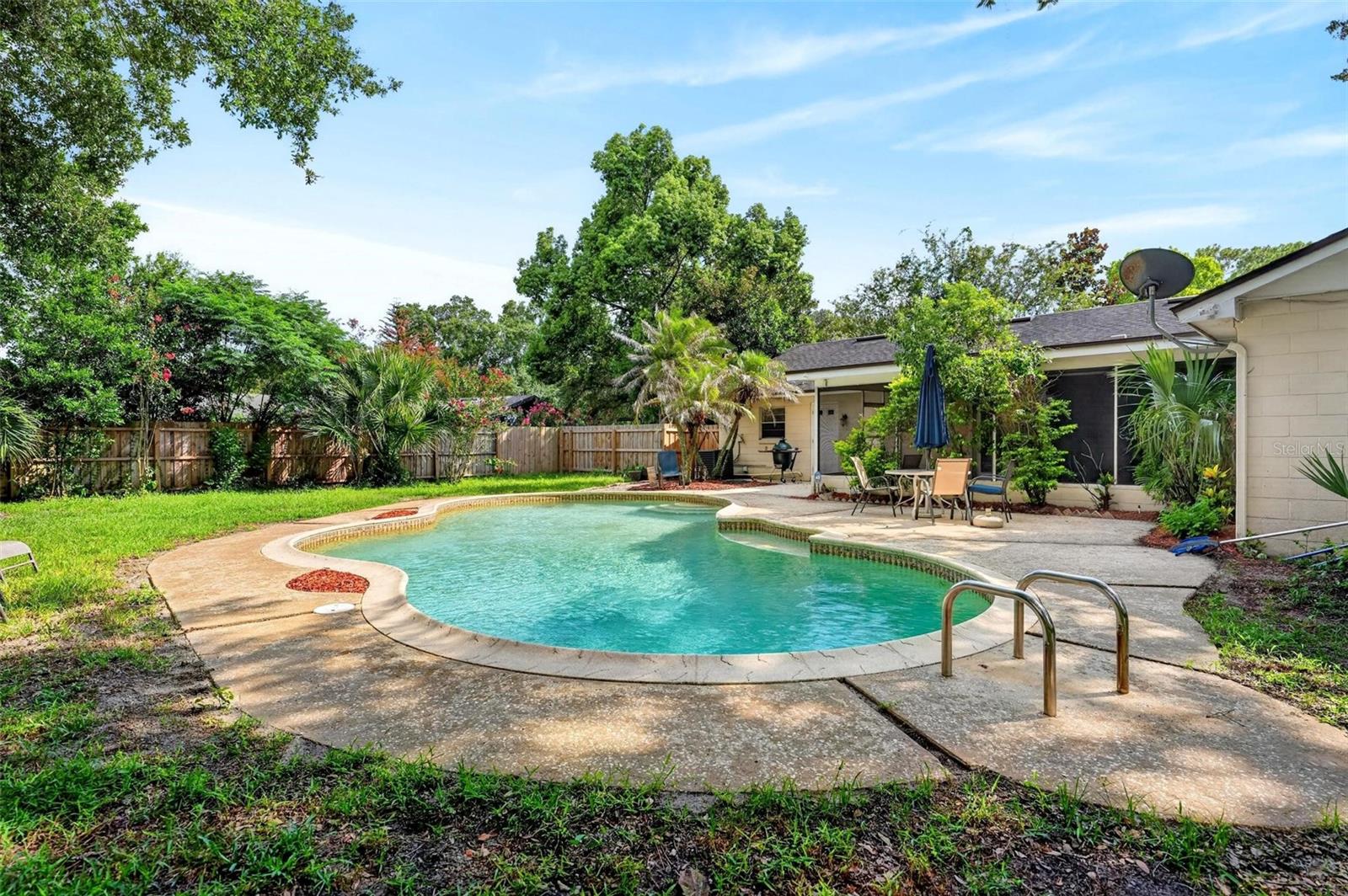 209 ROYAL OAKS CIRCLE