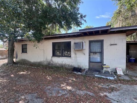Photo of 1255 Wells Avenue, Tavares, FL 32778 (MLS # O6404241)