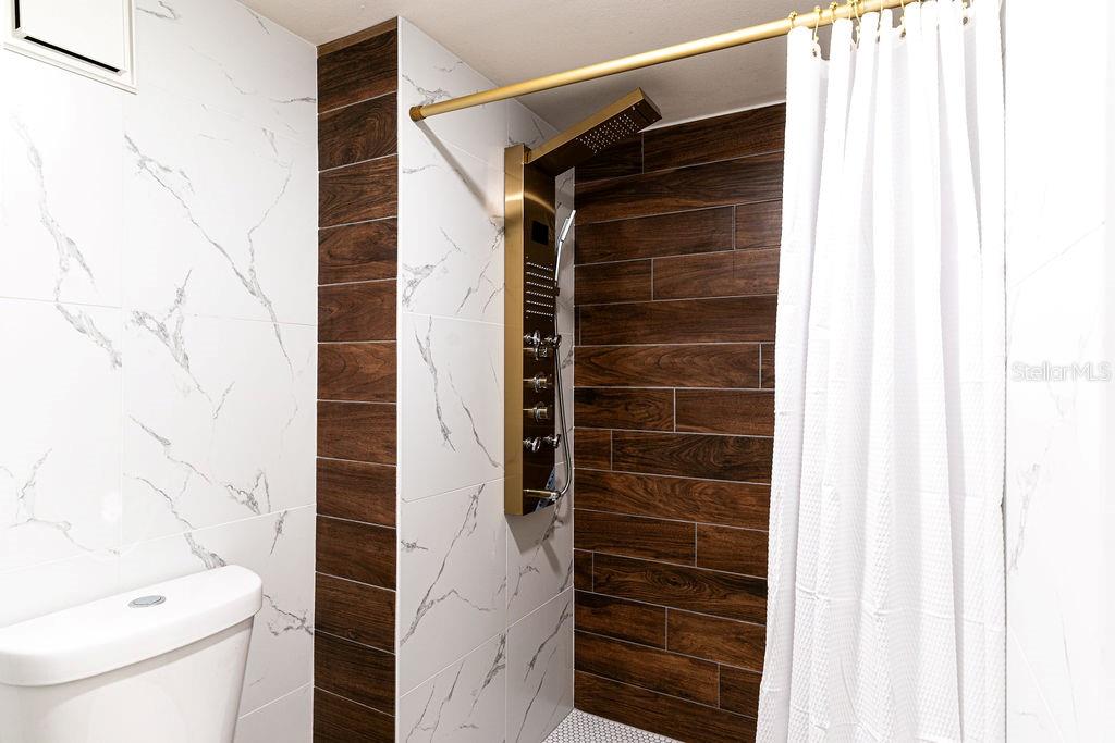 EAGLES GLEN CONDO - Residential