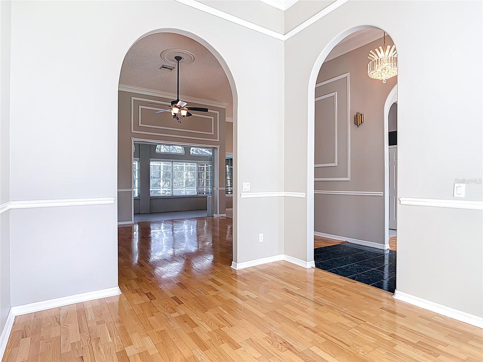1633 LAKESIDE DRIVE