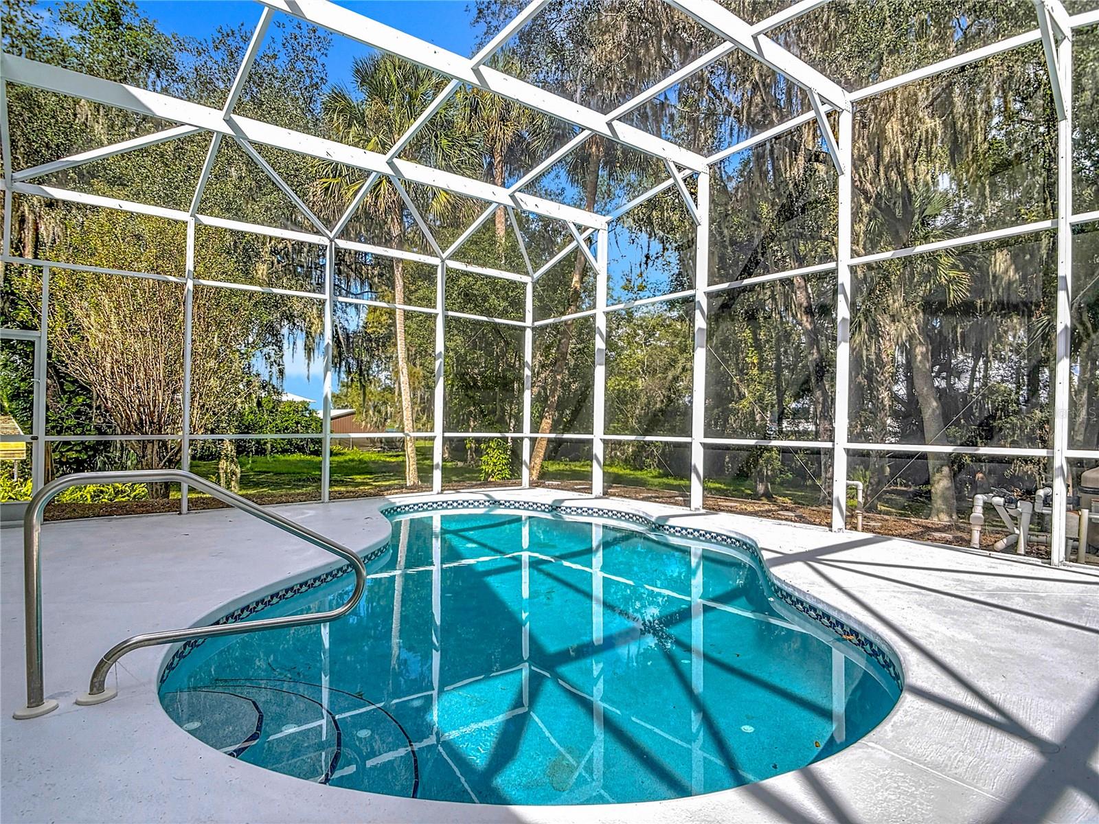 1633 LAKESIDE DRIVE