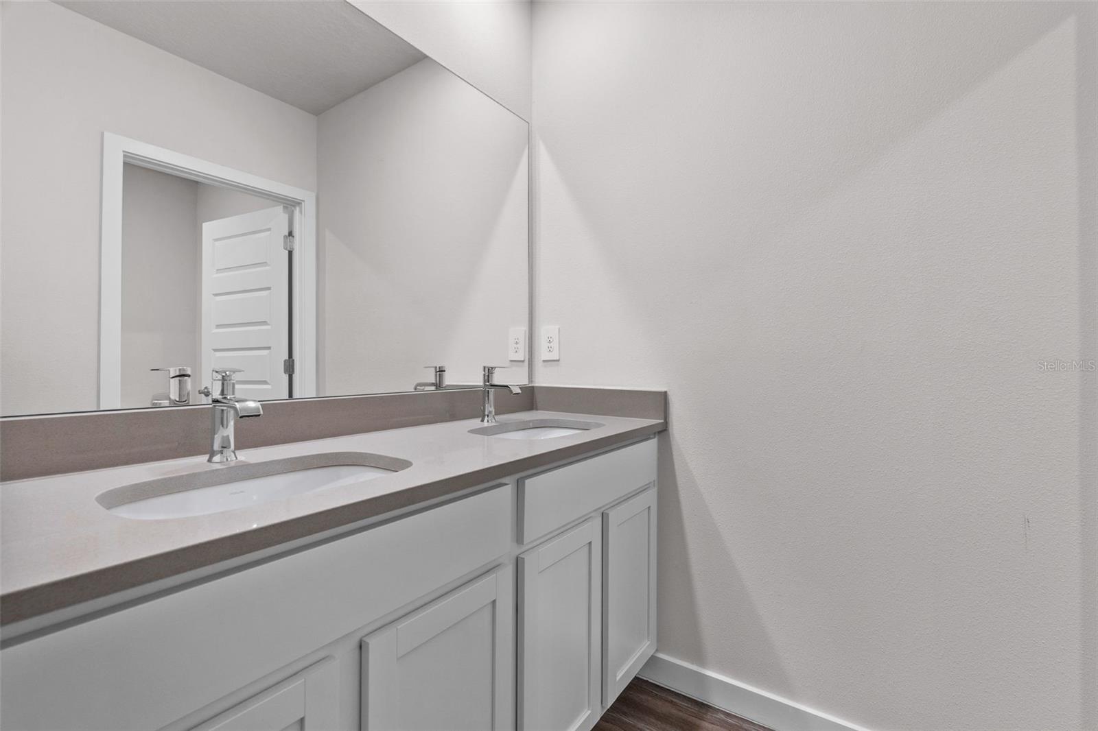 STAR FARMS AT LAKEWOOD RANCH - Residential