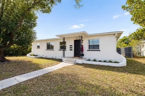 Photo of 2844 30th Avenue N, St Petersburg, FL 33713 (MLS # W7884264)