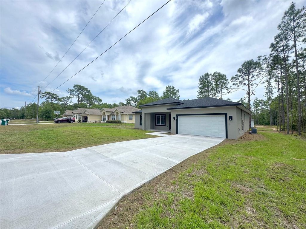 Photo of 628 W Heronsbill Lane, Dunnellon, FL 34434 (MLS # O6312951)