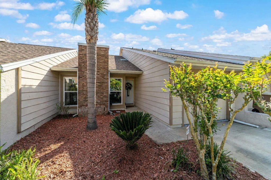 Photo of 2318 SE 19th Circle, Ocala, FL 34471 (MLS # OM722778)