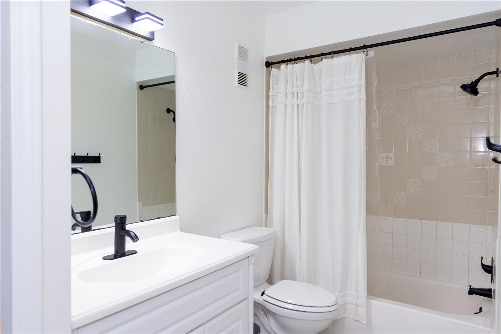 TENNIS VILLAGE SEC 02 - Residential Lease