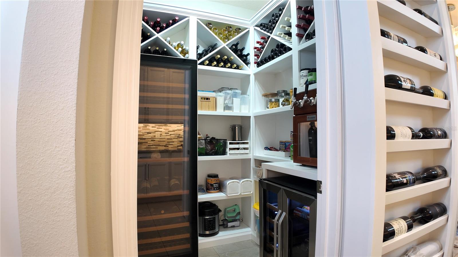 RIVIERA BELLA UNIT 01 - Residential