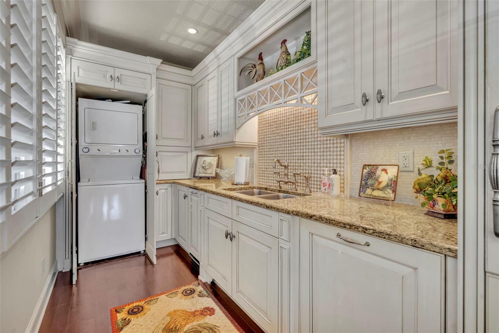 WHISPERING WATERS/PHILLIPS CIRCLE REP - Residential